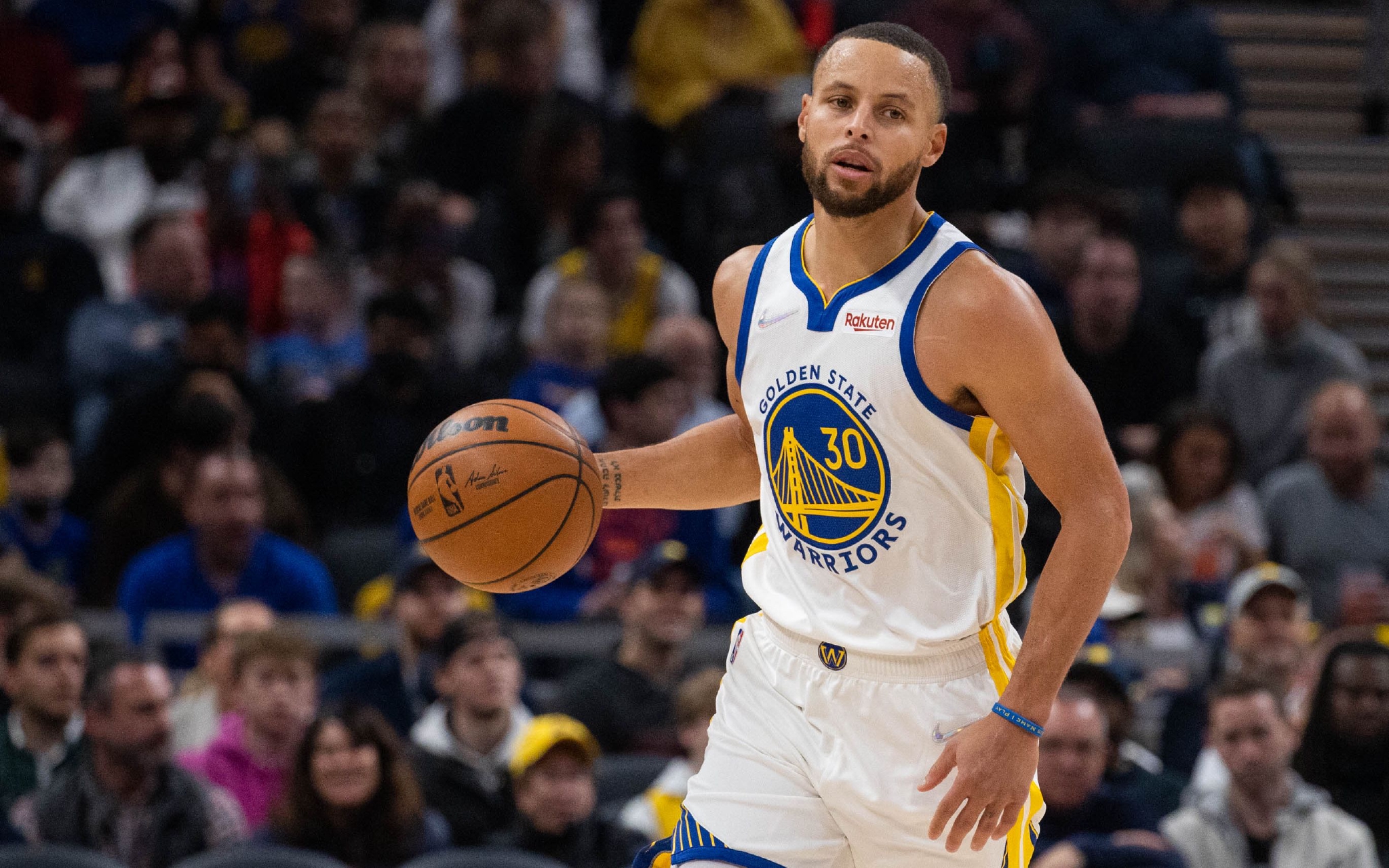 NBA球员数据统计：助攻、得分、篮板排行,（NBA球员榜单：得分、助攻与篮板统计）