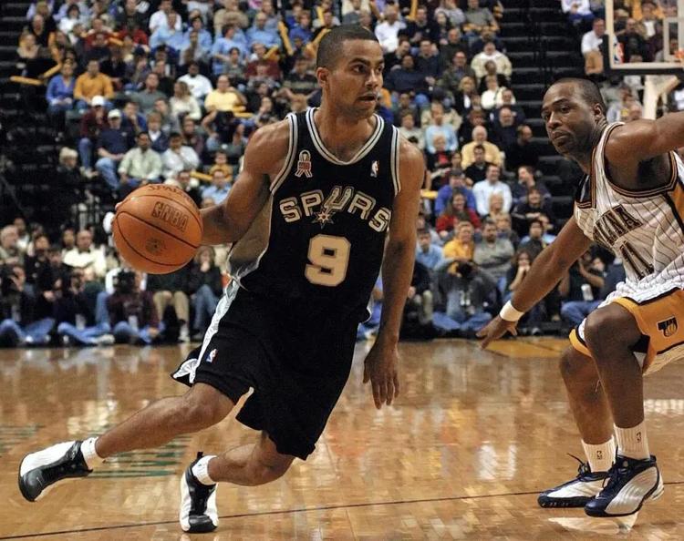 科隆4-1大胜九人汉堡，卡明斯基、马拉破门，菲拉伊、维埃拉离场（科隆4-1击退九人汉堡，卡明斯基、马拉建功，菲拉伊与维埃拉被罚下）