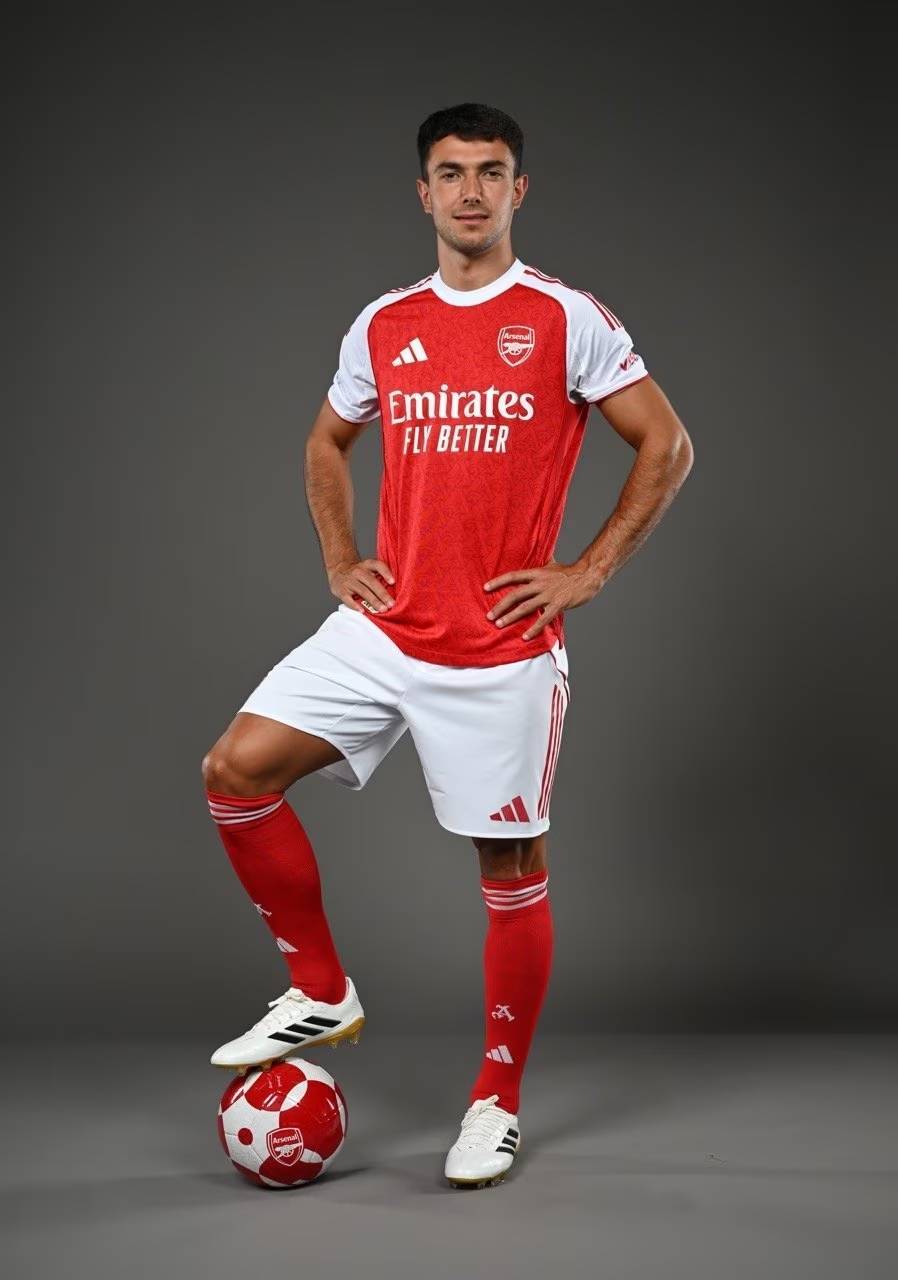 2亿姆巴佩回来了！贝林跌，居莱尔暴涨，德转把这届皇马玩明牌了（2亿先生姆巴佩归来！贝林身价回落、居莱尔飙升，德转这回把皇马底牌全亮了）