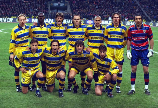 “黄袍”加身，里约热内卢基督像穿上黄潜球衣（里约基督像身披黄潜球衣）