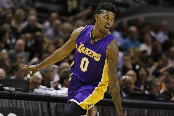 FM26逆天Bug，外场球员“闪现”至门前挡出对方主罚的点球（FM26离谱Bug：非门将球员瞬移至门前封堵对手点球）