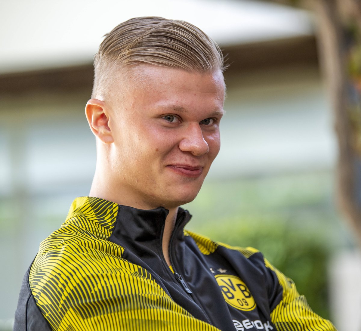 魏祥鑫：希望争取尽快在欧塞尔那边适应，梦想是踢上五大联赛（魏祥鑫：力争尽快适应欧塞尔，梦想征战五大联赛）