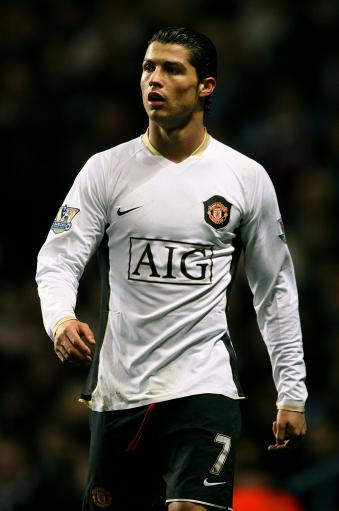 新发型，格列兹曼剪了一个超短寸头（格列兹曼焕新造型：清爽超短寸头亮相）